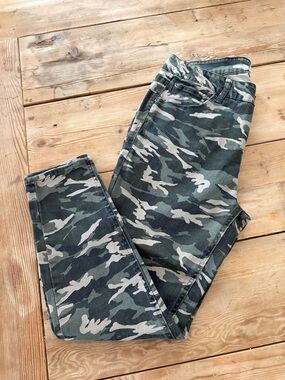 Kensie Camo High-Rise Jeans - Green & Tan
